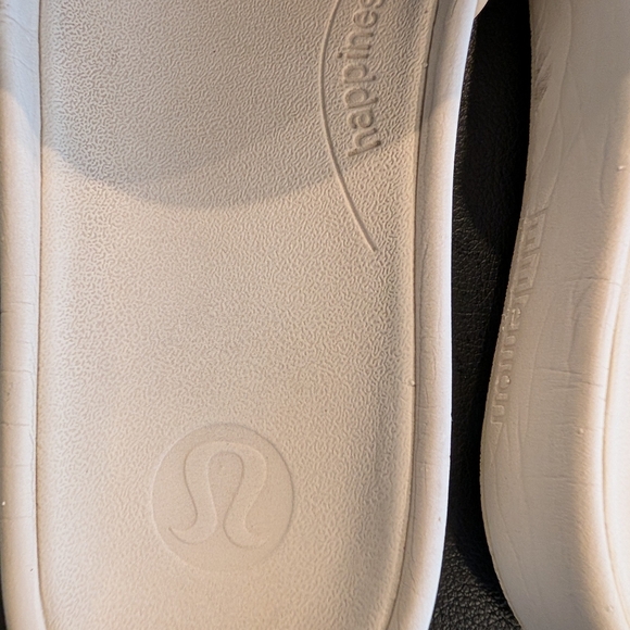 Lululemon Women's Restfeel Slide Size 9 Light Vapor - Picture 2 of 5
